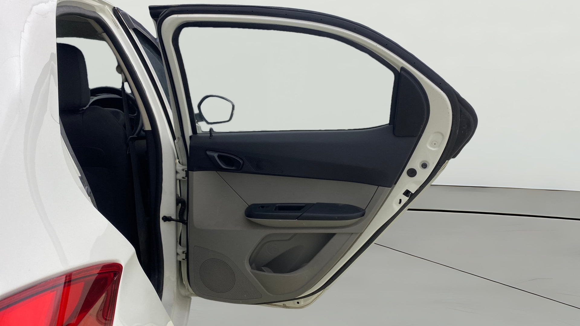 View 2019 Tata Tiago Revotorq XB Image 7 Used 2019 Tata Tiago Revotorq XB Image 7