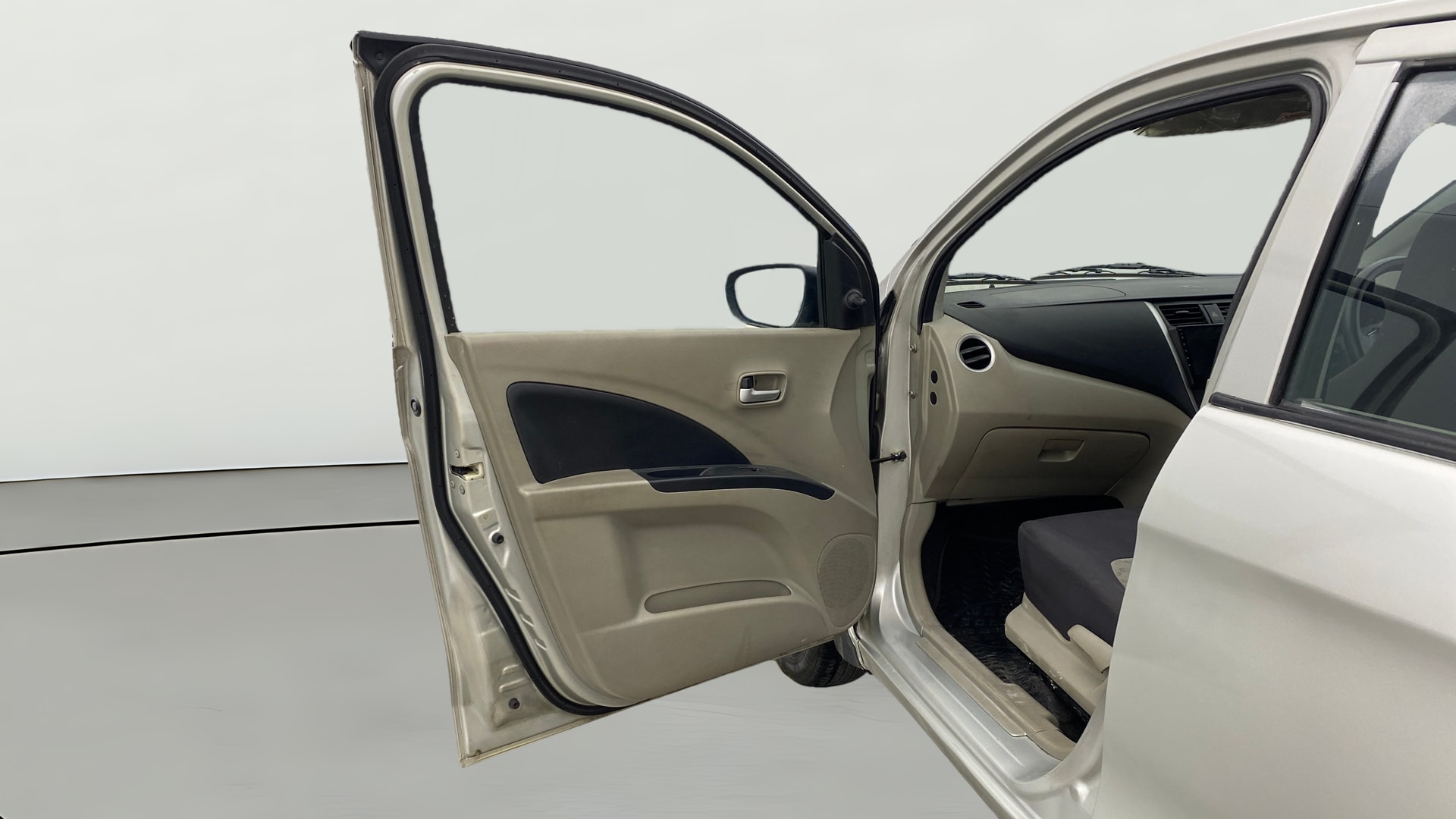 View 2015 Maruti Suzuki 1000 Base Variant Image 30 Used 2015 Maruti Suzuki 1000 Base Variant Image 30