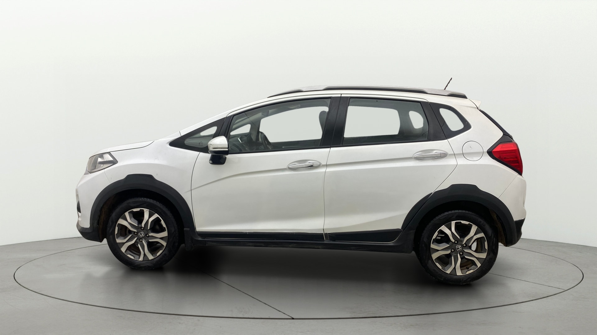 View 2017 Honda WR-V S MT Diesel Edge Edition Image 5 Used 2017 Honda WR-V S MT Diesel Edge Edition Image 5