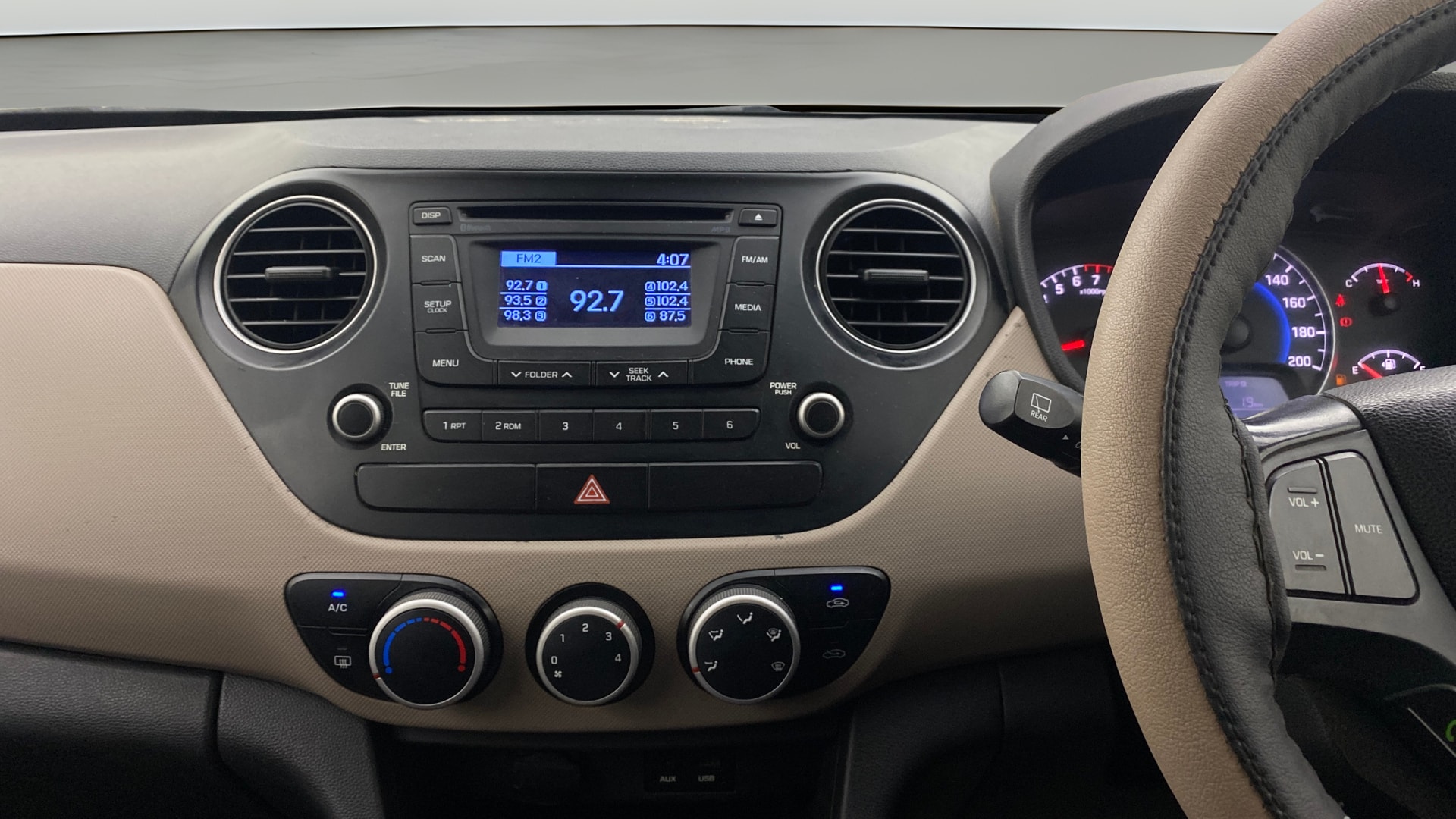 View 2015 Hyundai Grand i10 Asta AT 1.2 Kappa VTVT Image 17 Used 2015 Hyundai Grand i10 Asta AT 1.2 Kappa VTVT Image 17