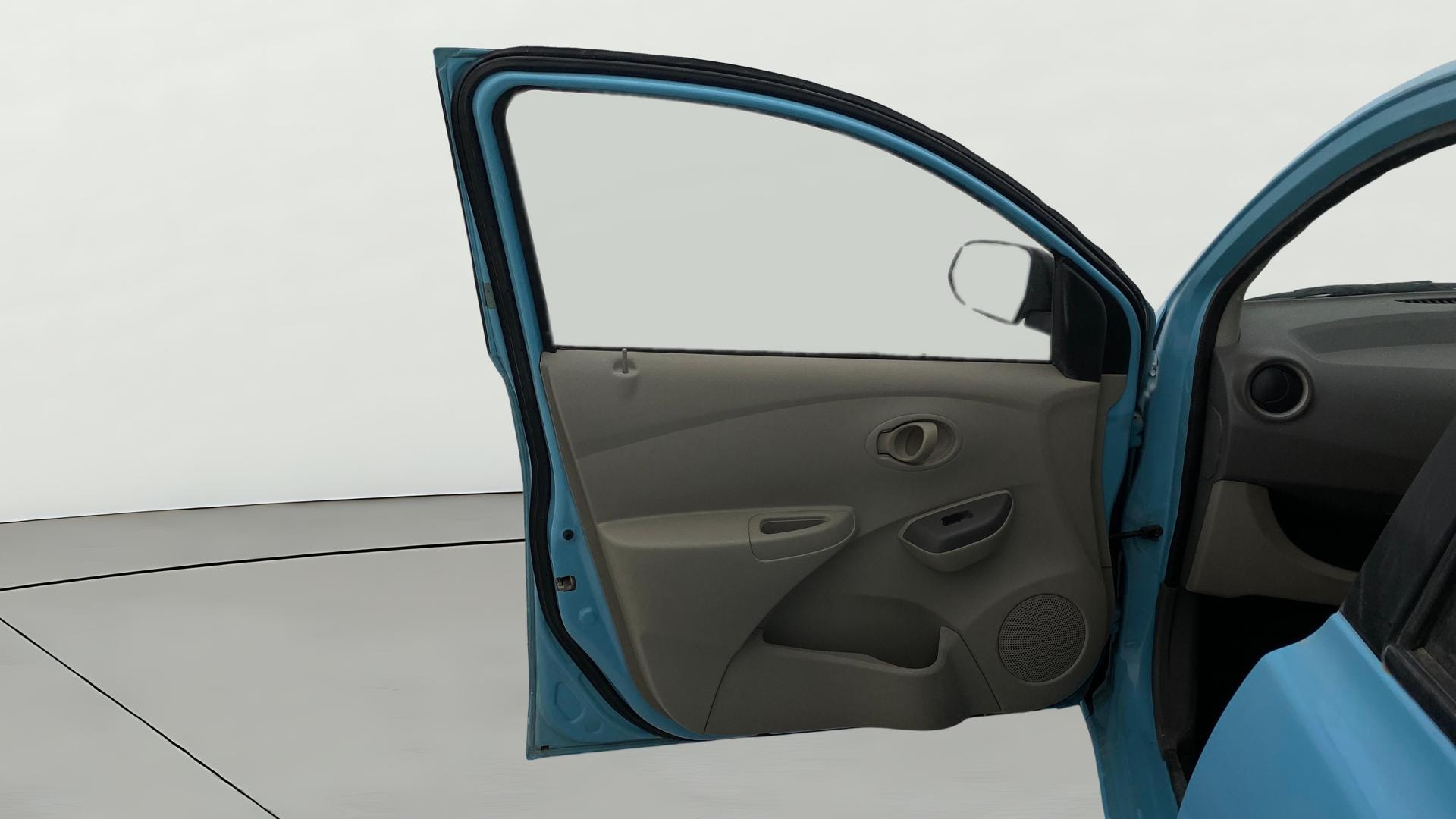 View 2015 Datsun Go T Image 30 Used 2015 Datsun Go T Image 30