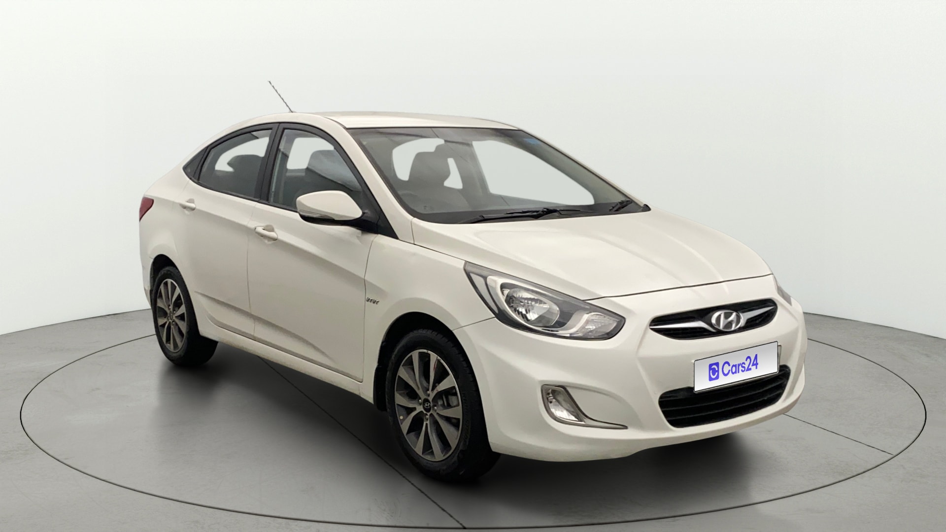 View 2014 Hyundai Fluidic Verna 1.6 VTVT SX Image 13 Used 2014 Hyundai Fluidic Verna 1.6 VTVT SX Image 13