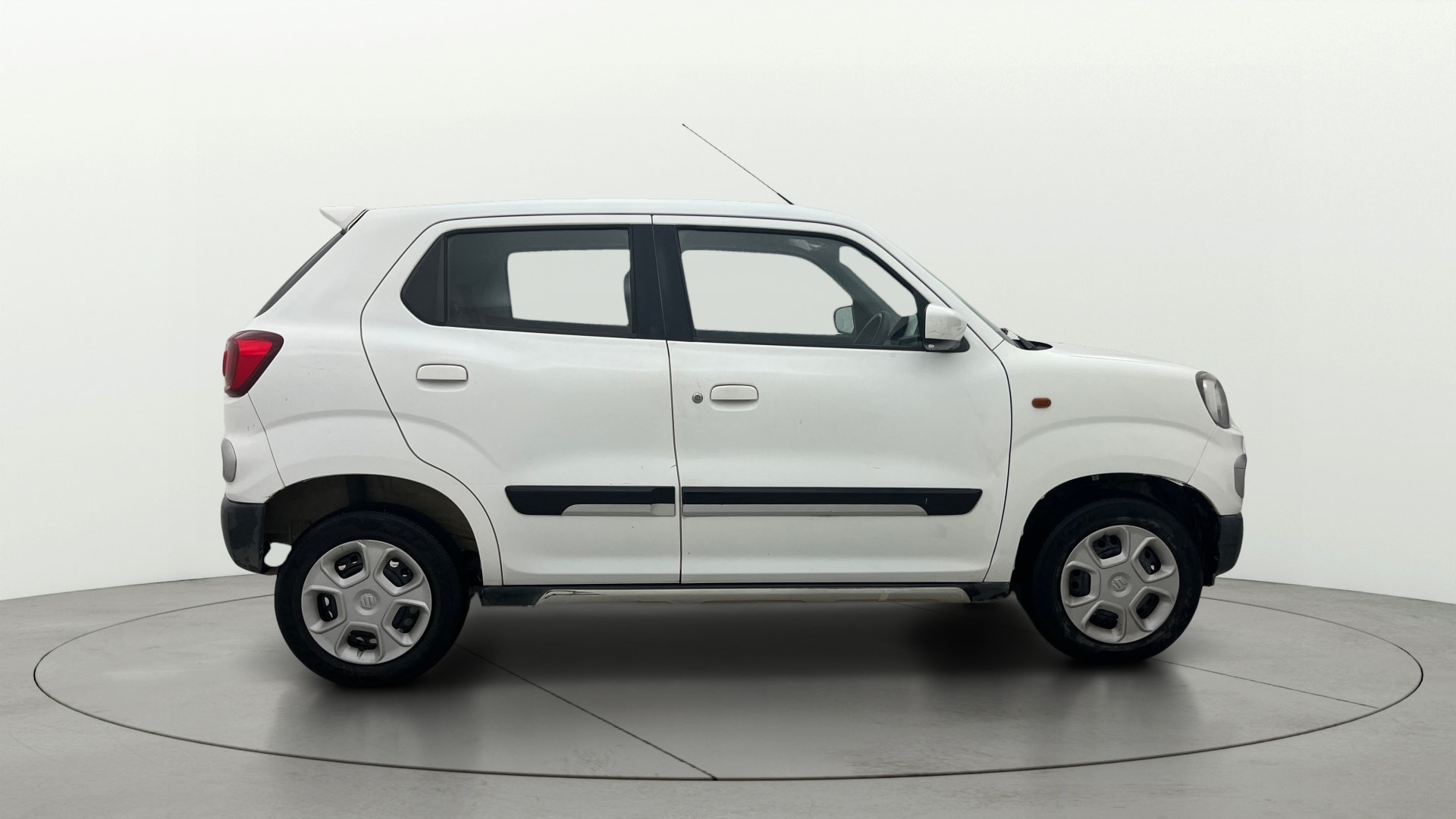 View 2021 Maruti Suzuki 1000 Base Variant Image 26 Used 2021 Maruti Suzuki 1000 Base Variant Image 26