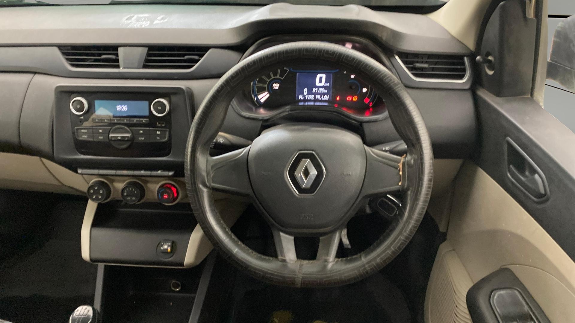 View 2024 Renault Triber RXE Image 13 Used 2024 Renault Triber RXE Image 13