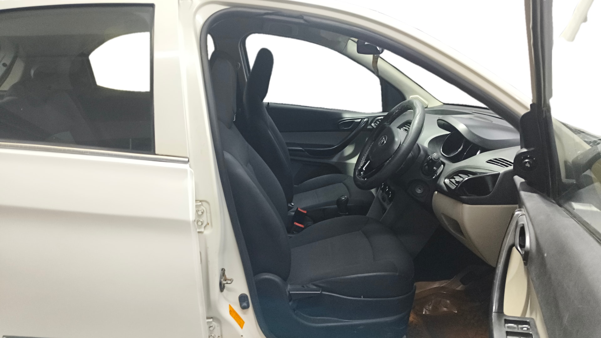 View 2019 Tata Tiago Revotorq XB Image 26 Used 2019 Tata Tiago Revotorq XB Image 26