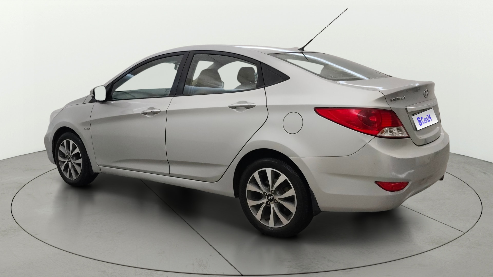 View 2014 Hyundai Fluidic Verna 1.6 CRDI SX (O) AT Image 2 Used 2014 Hyundai Fluidic Verna 1.6 CRDI SX (O) AT Image 2