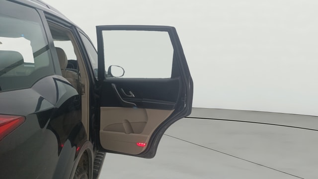 View Mahindra XUV500 Image 6 Used Mahindra XUV500 Image 6
