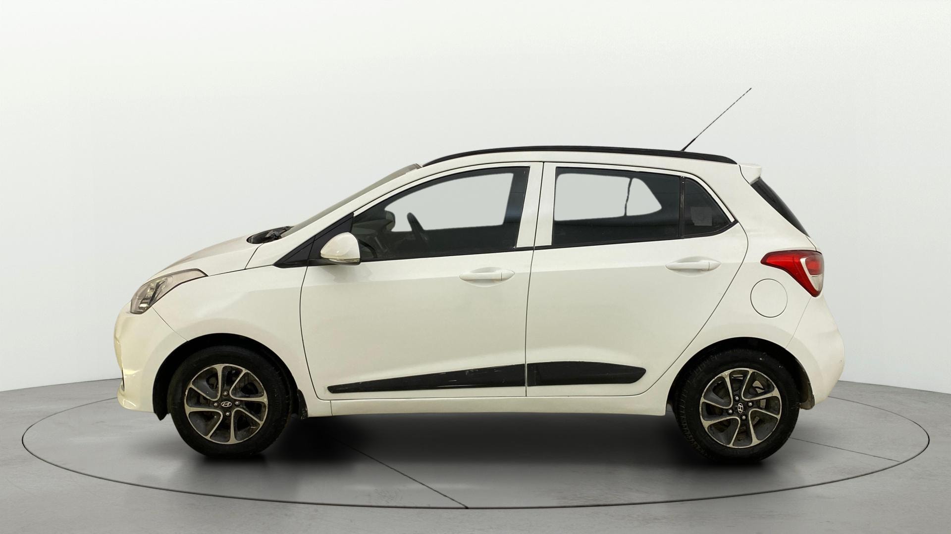 View 2017 Hyundai Grand i10 1.2 Sportz AT Petrol Image 5 Used 2017 Hyundai Grand i10 1.2 Sportz AT Petrol Image 5