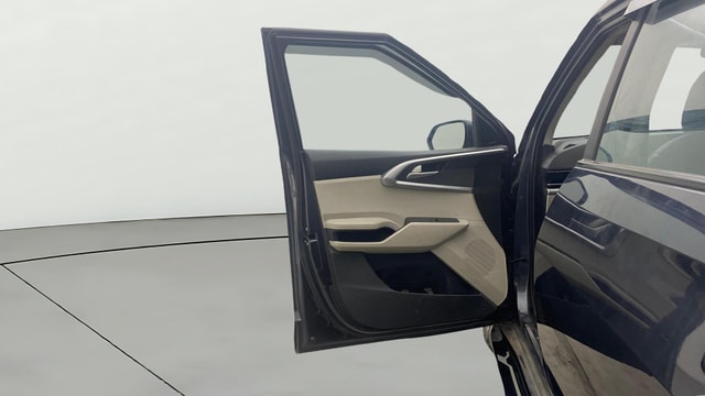 View Kia Carens Image 32 Used Kia Carens Image 32