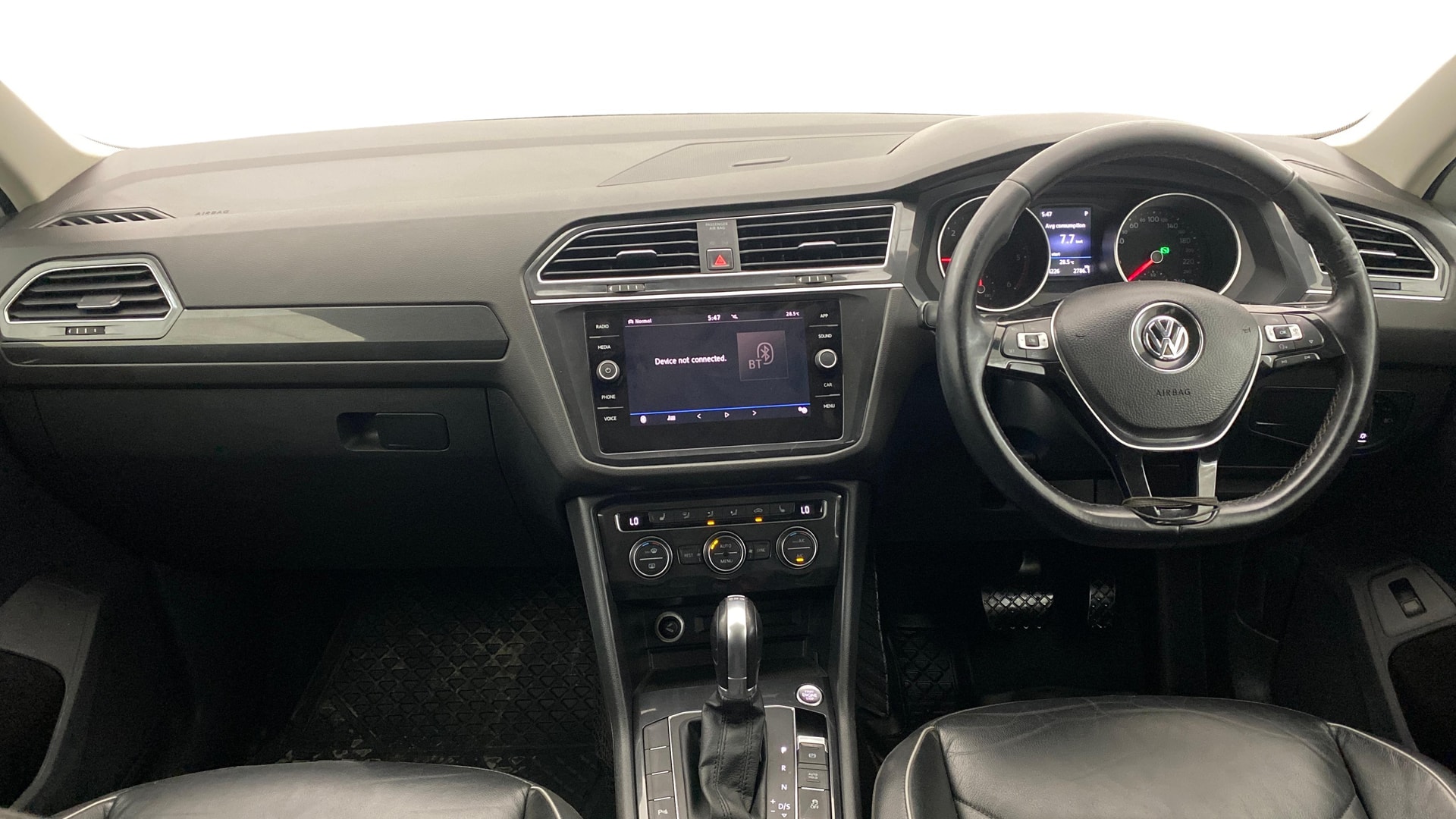 View 2017 Volkswagen Tiguan DSG 4MOTION Comfortline Image 16 Used 2017 Volkswagen Tiguan DSG 4MOTION Comfortline Image 16