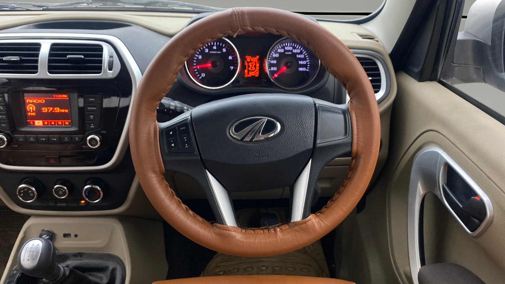 View 2017 Mahindra TUV300 T8 Image 21 Used 2017 Mahindra TUV300 T8 Image 21