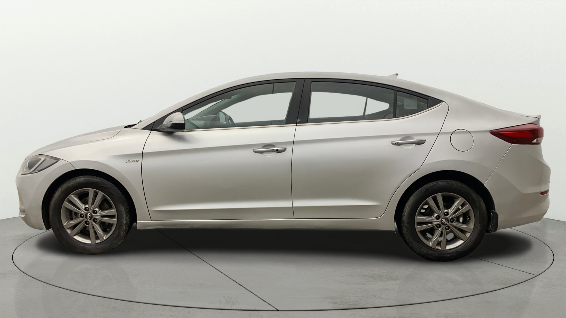 View 2018 Hyundai Elantra 1.6 CRDi S Image 26 Used 2018 Hyundai Elantra 1.6 CRDi S Image 26