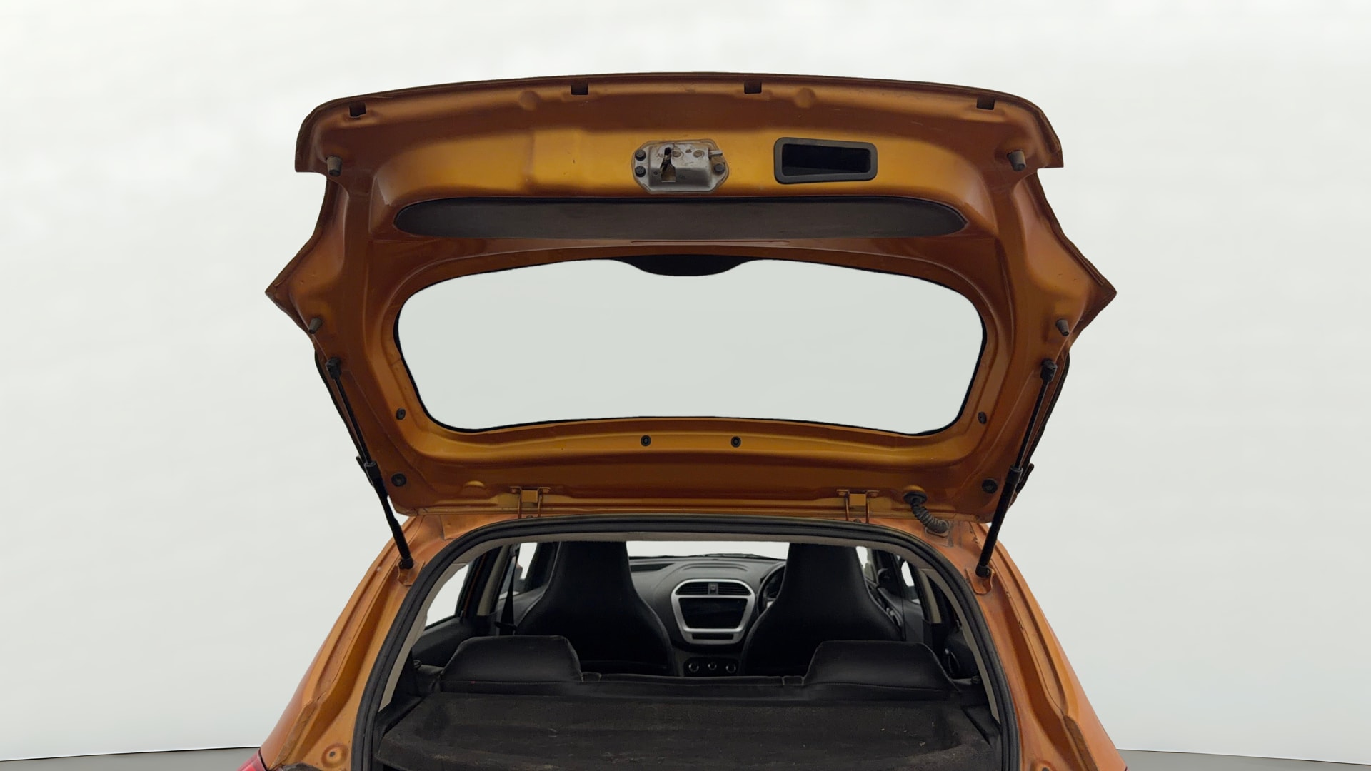 View 2016 Tata Tiago Revotorq XB Image 16 Used 2016 Tata Tiago Revotorq XB Image 16