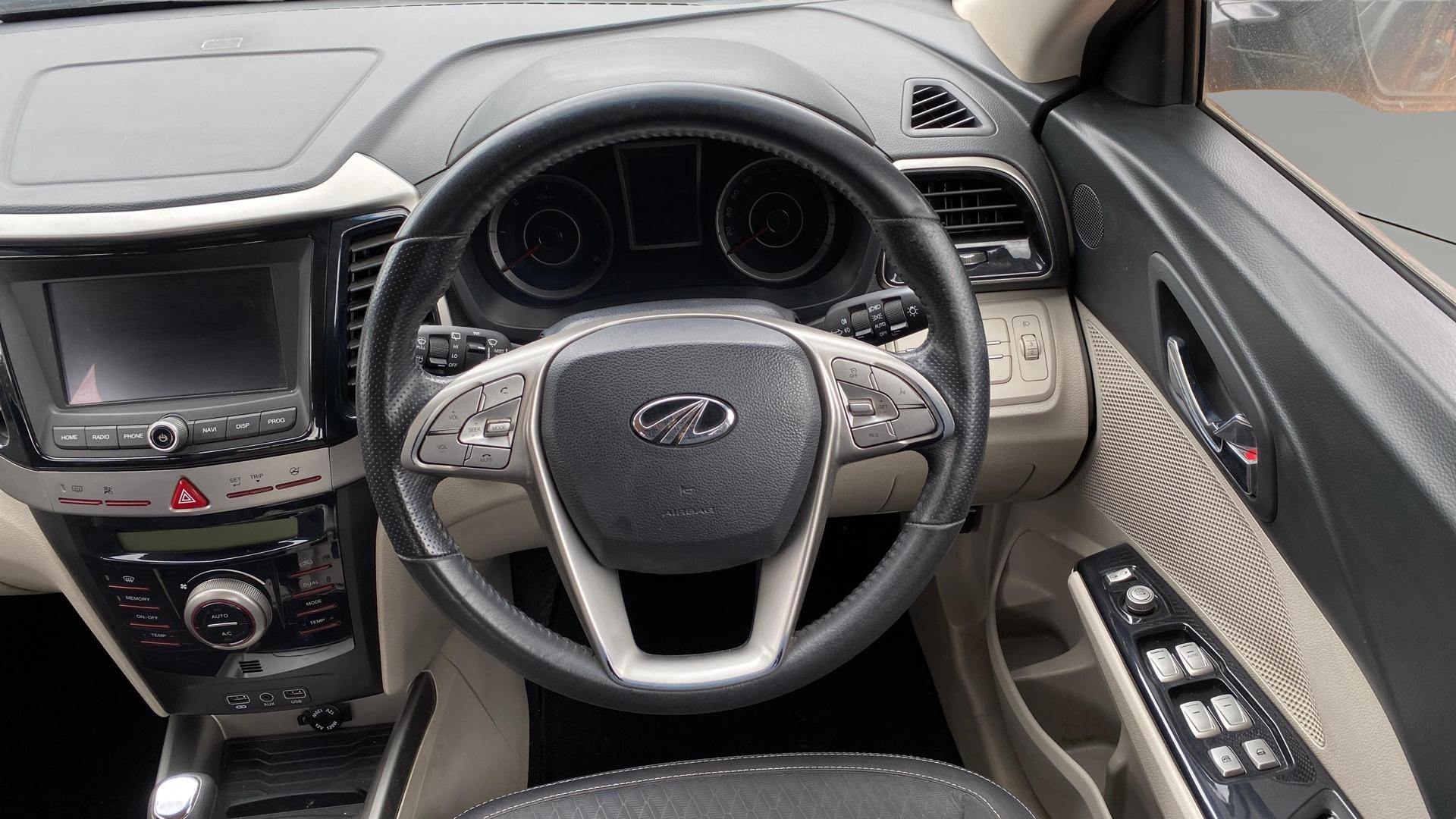 View 2019 Mahindra XUV300 W4 Petrol BS IV Image 21 Used 2019 Mahindra XUV300 W4 Petrol BS IV Image 21