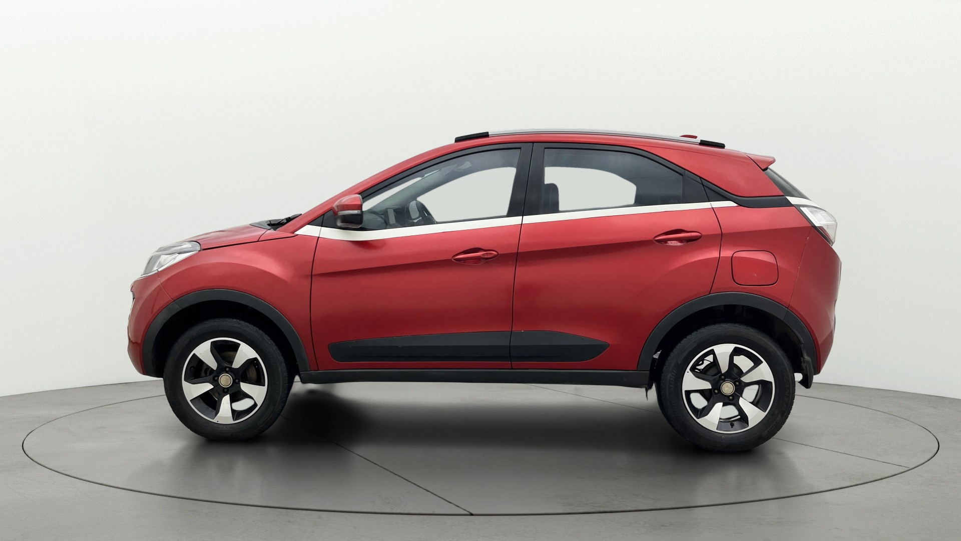 View 2018 Tata Nexon Revotron XE Image 5 Used 2018 Tata Nexon Revotron XE Image 5