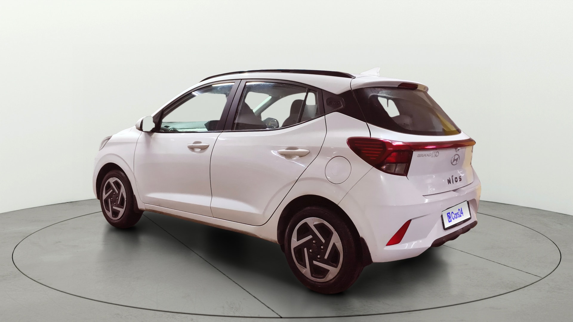 View 2023 Hyundai Grand i10 Nios Sportz Petrol AMT Image 2 Used 2023 Hyundai Grand i10 Nios Sportz Petrol AMT Image 2