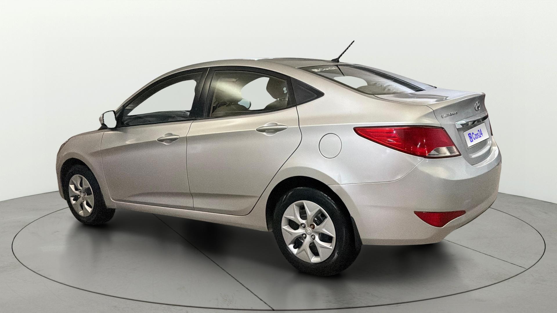 View 2016 Hyundai Verna 1.6 VTVT S Image 2 Used 2016 Hyundai Verna 1.6 VTVT S Image 2