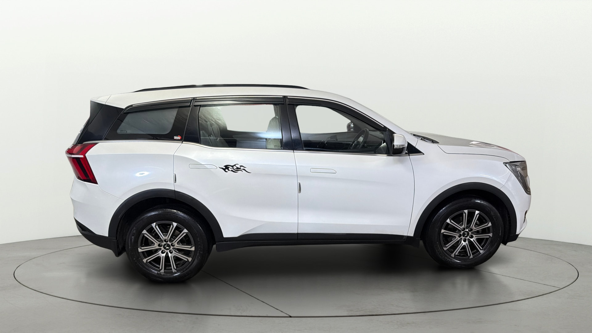 View 2025 Mahindra XUV700 MX Petrol 5 STR Image 29 Used 2025 Mahindra XUV700 MX Petrol 5 STR Image 29
