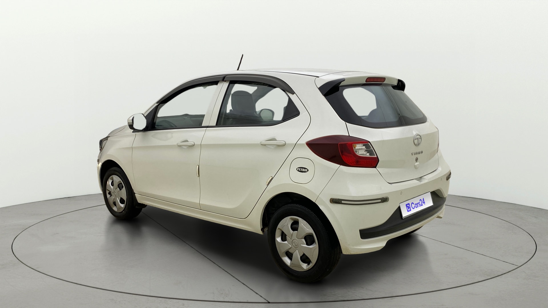 View 2020 Tata Tiago Revotorq XB Image 2 Used 2020 Tata Tiago Revotorq XB Image 2