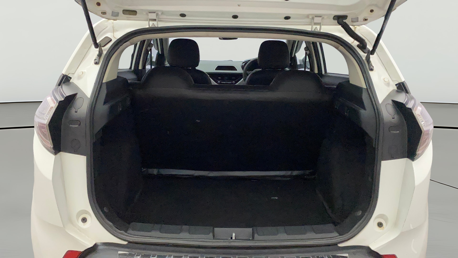 View 2018 Tata Nexon Revotron XM Image 36 Used 2018 Tata Nexon Revotron XM Image 36
