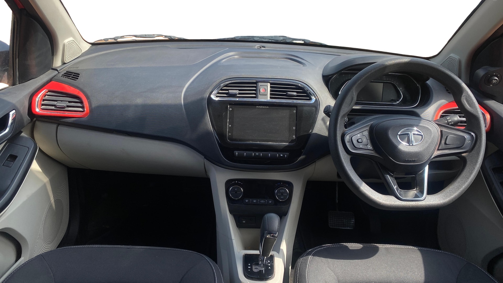 View 2022 Tata Tiago Revotorq XB Image 15 Used 2022 Tata Tiago Revotorq XB Image 15