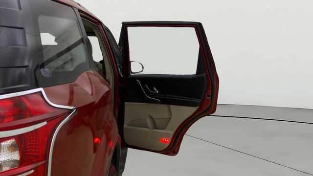 View Mahindra XUV500 Image 7 Used Mahindra XUV500 Image 7