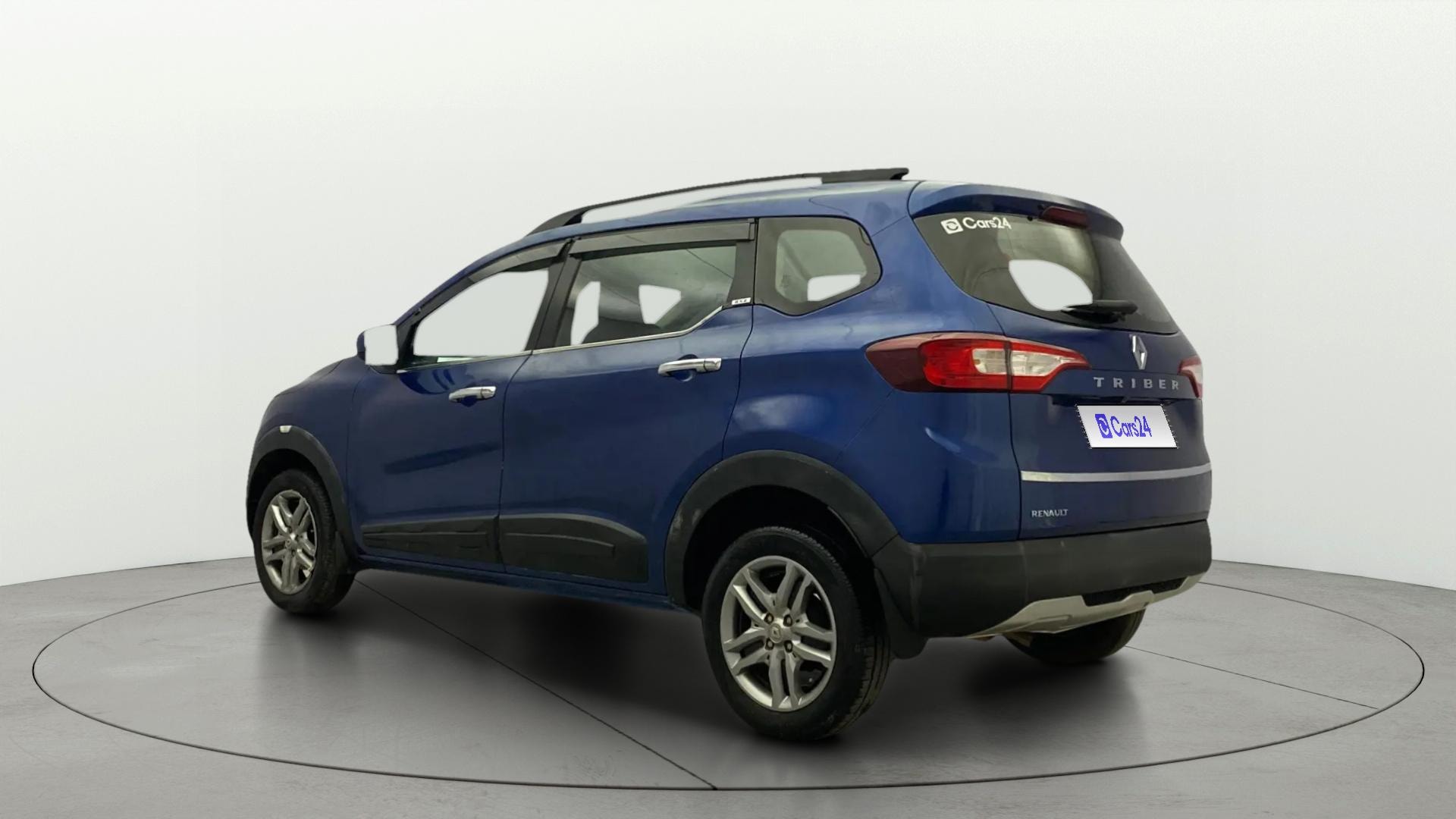 View 2021 Renault Triber RXZ AMT Image 2 Used 2021 Renault Triber RXZ AMT Image 2