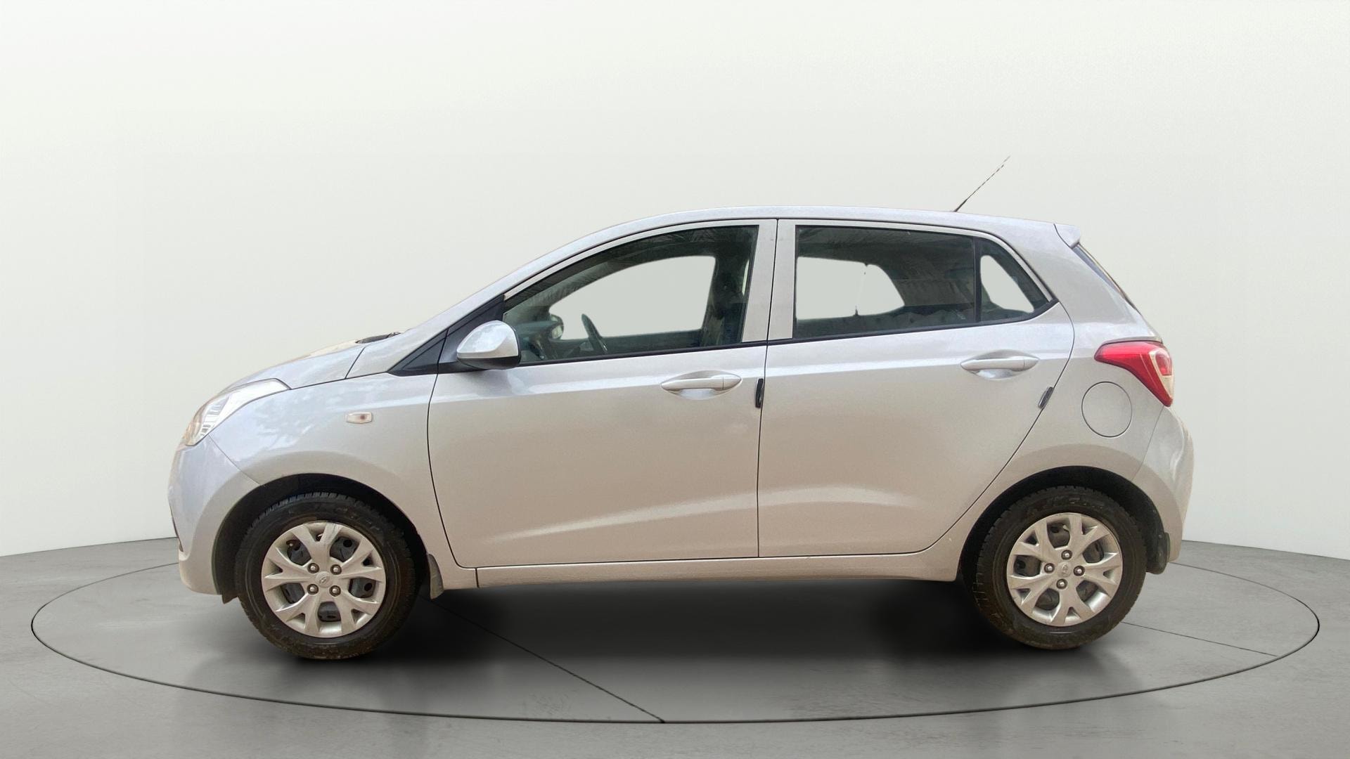 View 2015 Hyundai Grand i10 Magna 1.2 Kappa VTVT Image 6 Used 2015 Hyundai Grand i10 Magna 1.2 Kappa VTVT Image 6