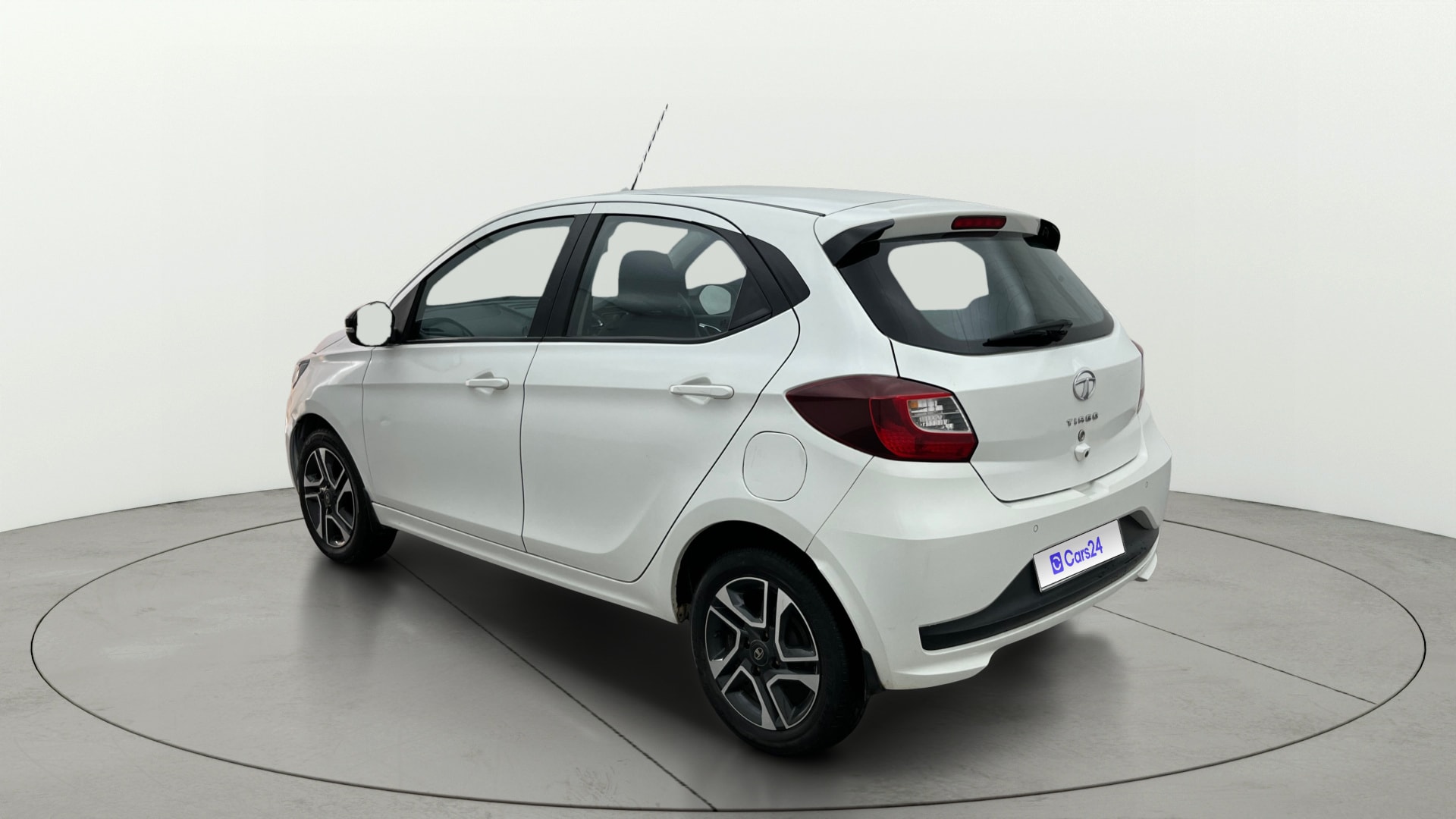 View 2020 Tata Tiago Revotorq XB Image 2 Used 2020 Tata Tiago Revotorq XB Image 2