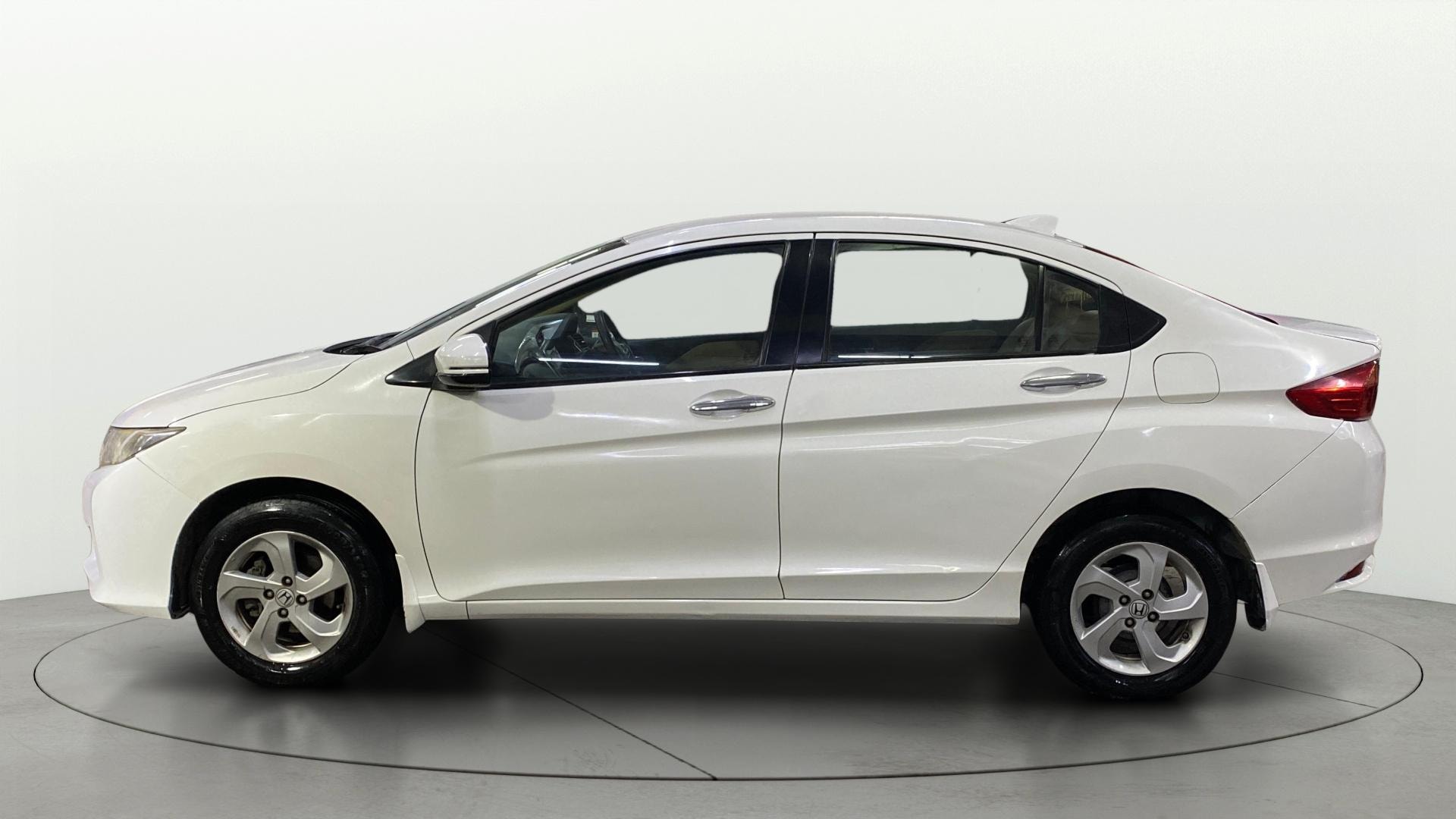 View 2016 Honda City ZX MT Diesel Anniversary Edition Image 6 Used 2016 Honda City ZX MT Diesel Anniversary Edition Image 6