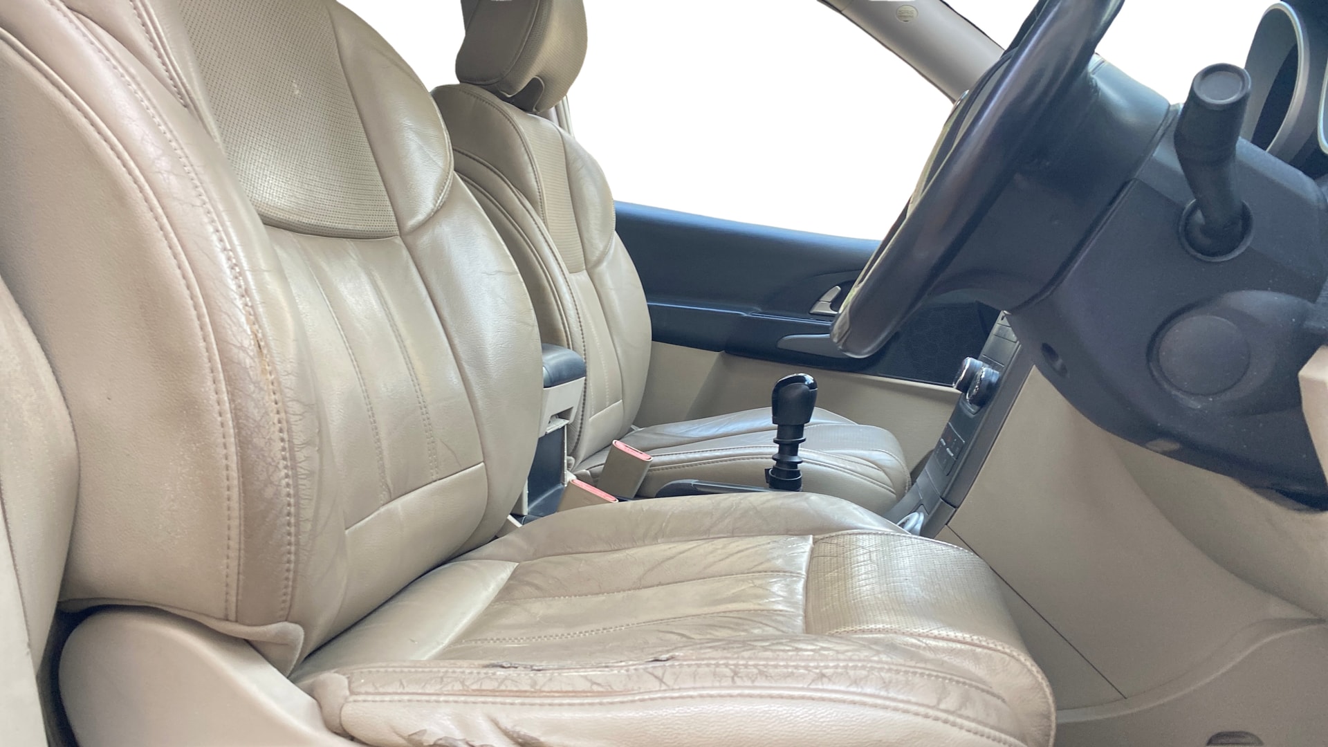 View 2016 Mahindra XUV500 W10 FWD Image 28 Used 2016 Mahindra XUV500 W10 FWD Image 28