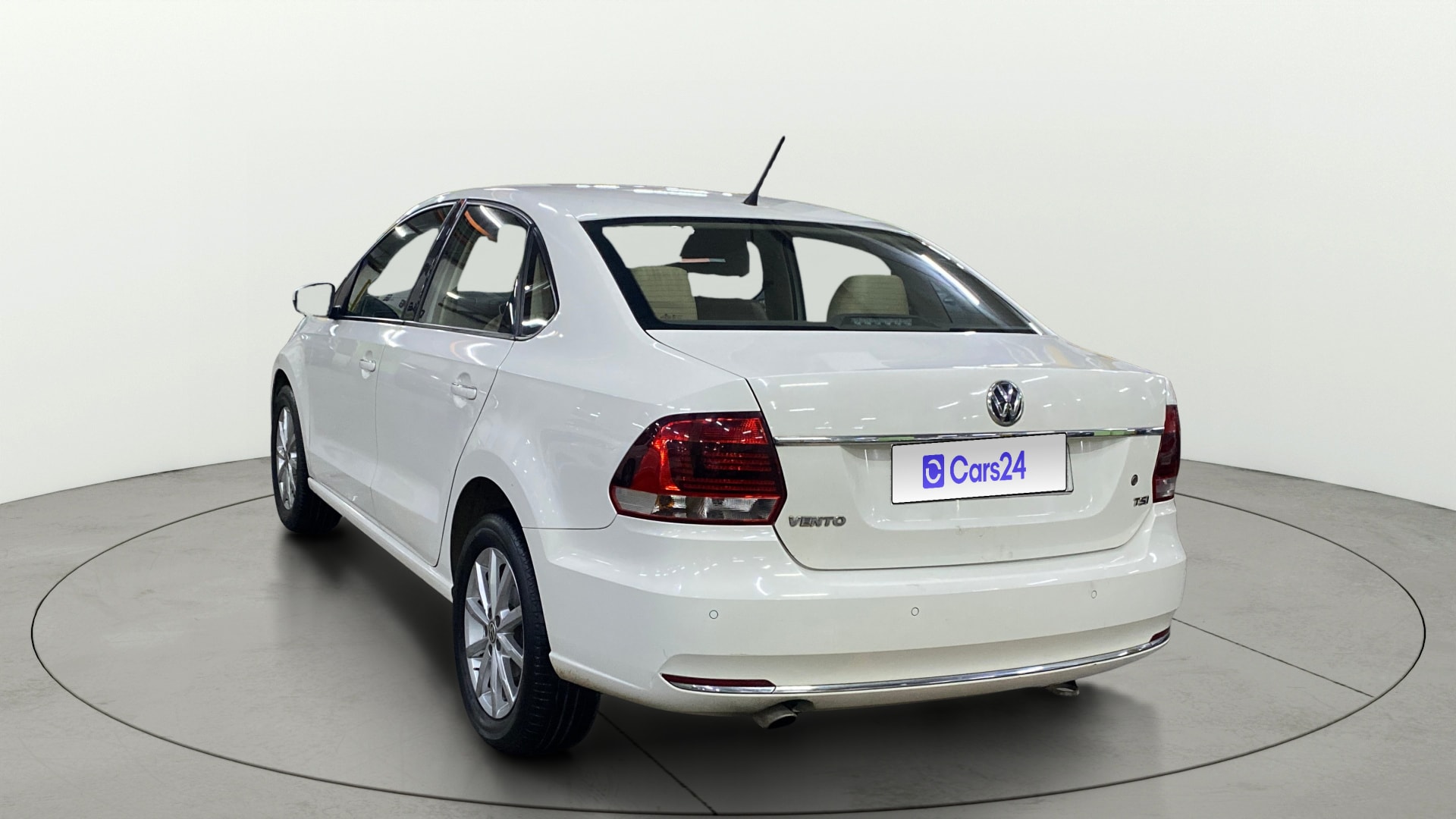 View 2018 Volkswagen Vento DSG Image 2 Used 2018 Volkswagen Vento DSG Image 2