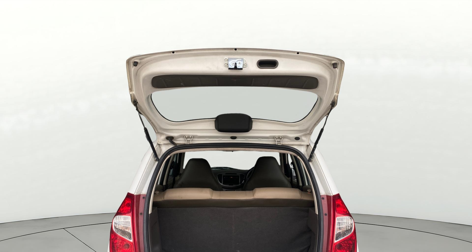 View 2014 Hyundai i10 1.1 Magna Image 16 Used 2014 Hyundai i10 1.1 Magna Image 16