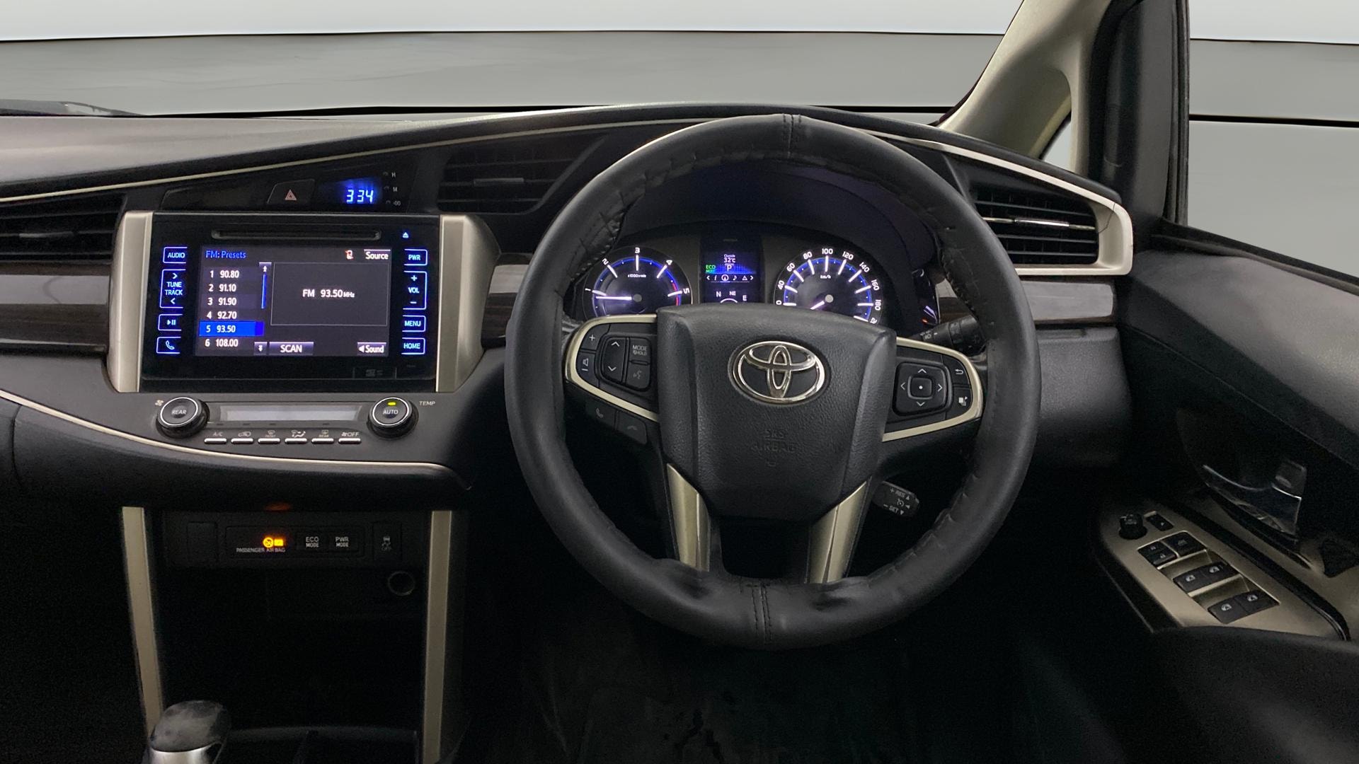 View 2017 Toyota Innova Crysta 2.8 ZX AT 7-Seater Image 21 Used 2017 Toyota Innova Crysta 2.8 ZX AT 7-Seater Image 21