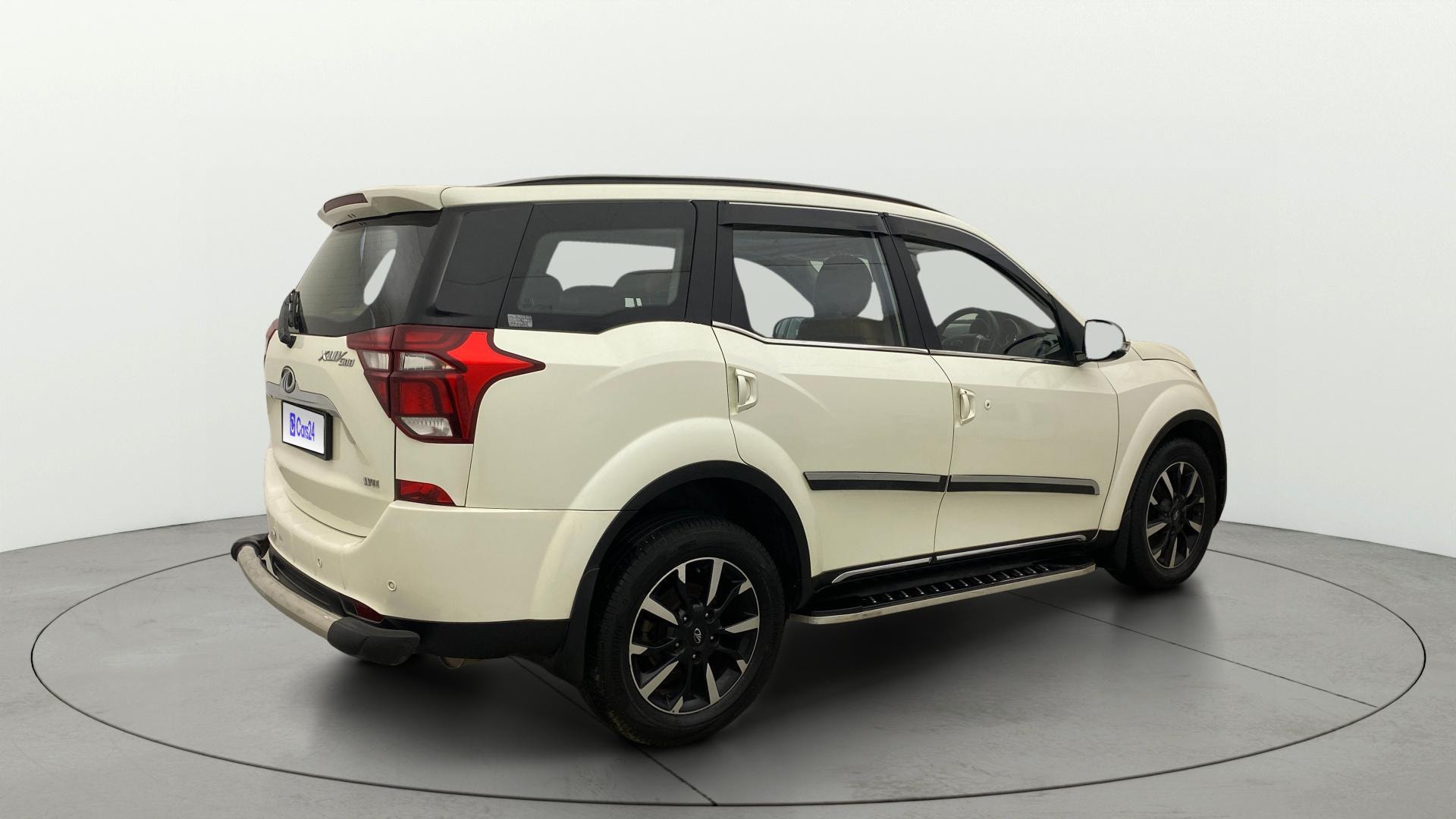View 2021 Mahindra XUV500 W11 Image 48 Used 2021 Mahindra XUV500 W11 Image 48