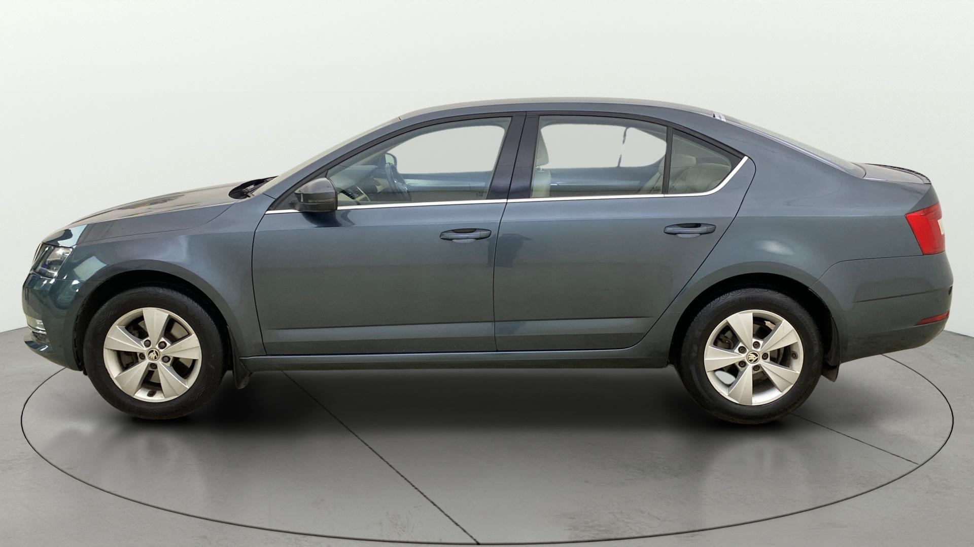 View 2017 Skoda Octavia 1.8 Style TSI AT Image 5 Used 2017 Skoda Octavia 1.8 Style TSI AT Image 5
