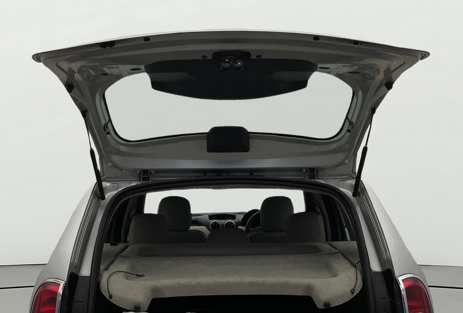View 2014 Renault Duster Petrol RXL Image 16 Used 2014 Renault Duster Petrol RXL Image 16