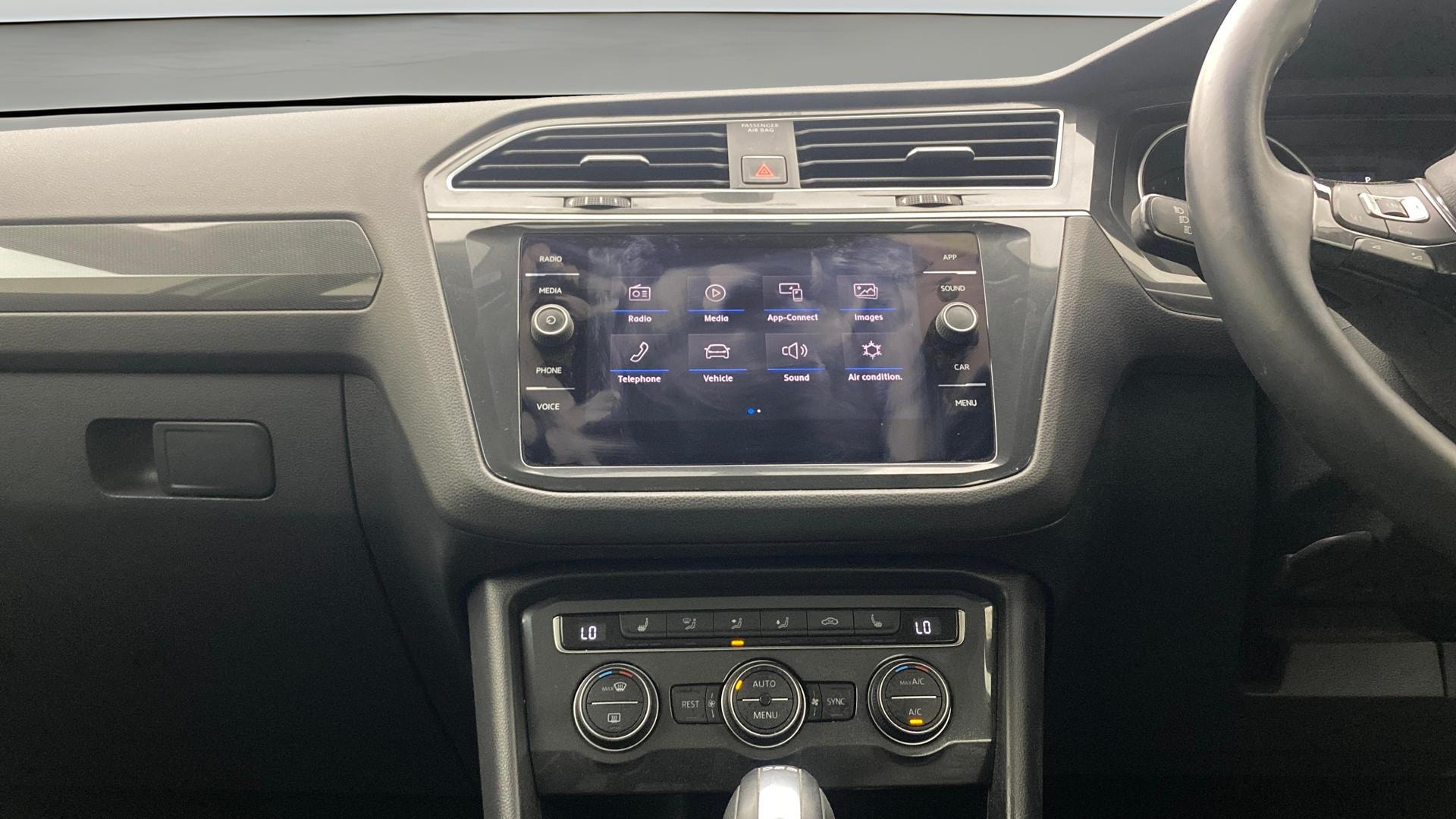 View 2018 Volkswagen Tiguan DSG 4MOTION Comfortline Image 17 Used 2018 Volkswagen Tiguan DSG 4MOTION Comfortline Image 17
