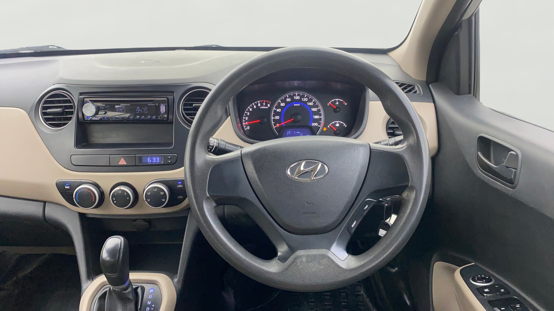 View 2016 Hyundai Grand i10 1.2 Magna Petrol AT Image 12 Used 2016 Hyundai Grand i10 1.2 Magna Petrol AT Image 12