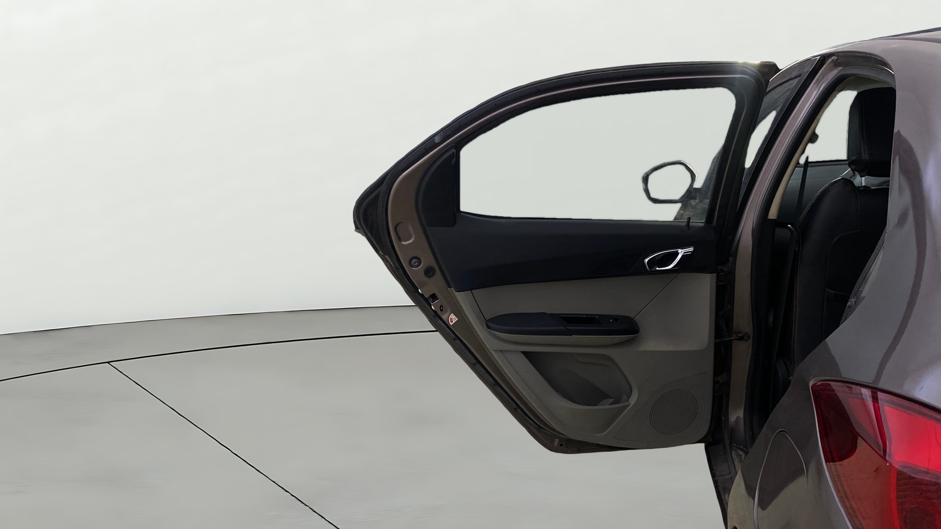 View 2017 Tata Tiago Revotorq XB Image 22 Used 2017 Tata Tiago Revotorq XB Image 22