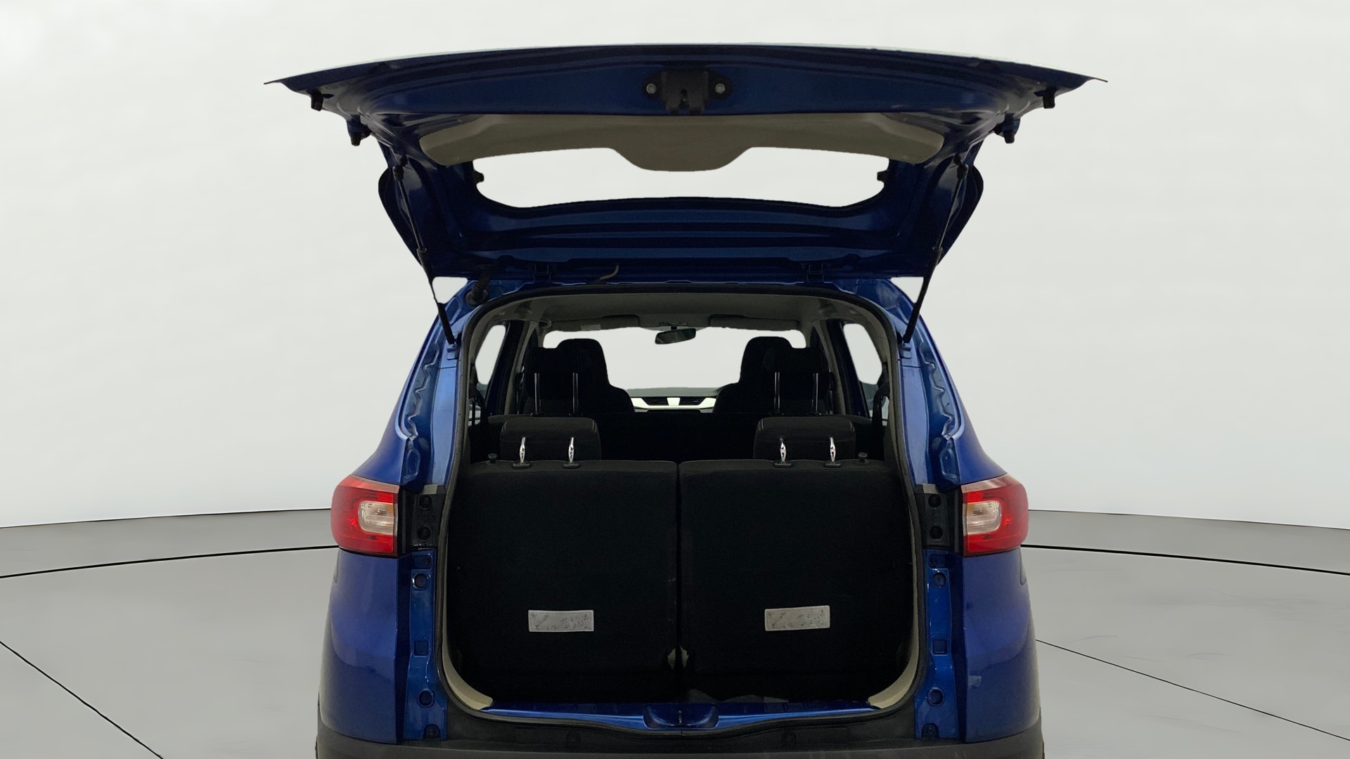 View 2019 Renault Triber RXZ Image 17 Used 2019 Renault Triber RXZ Image 17