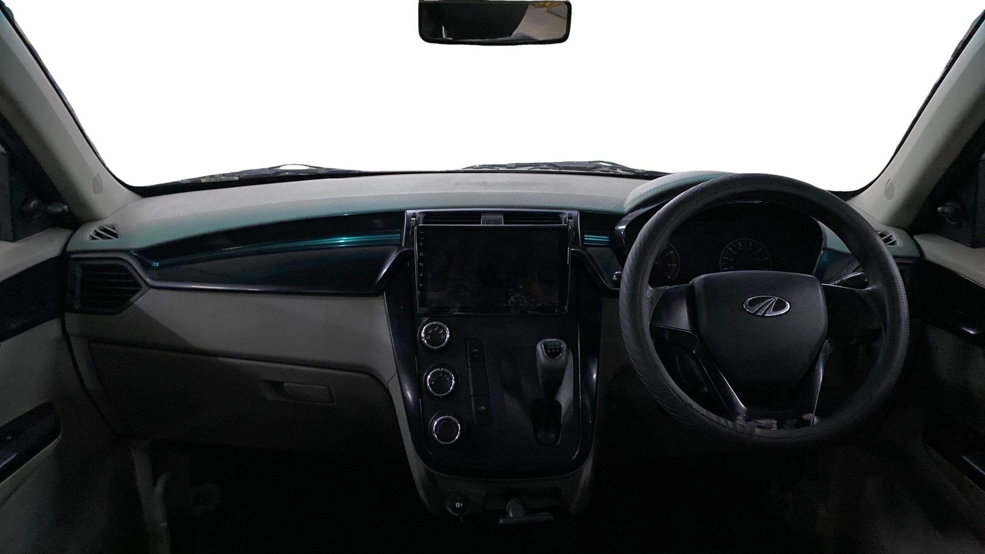 View 2017 Mahindra KUV100 K4 Plus Petrol 5 Seater BS IV Image 29 Used 2017 Mahindra KUV100 K4 Plus Petrol 5 Seater BS IV Image 29