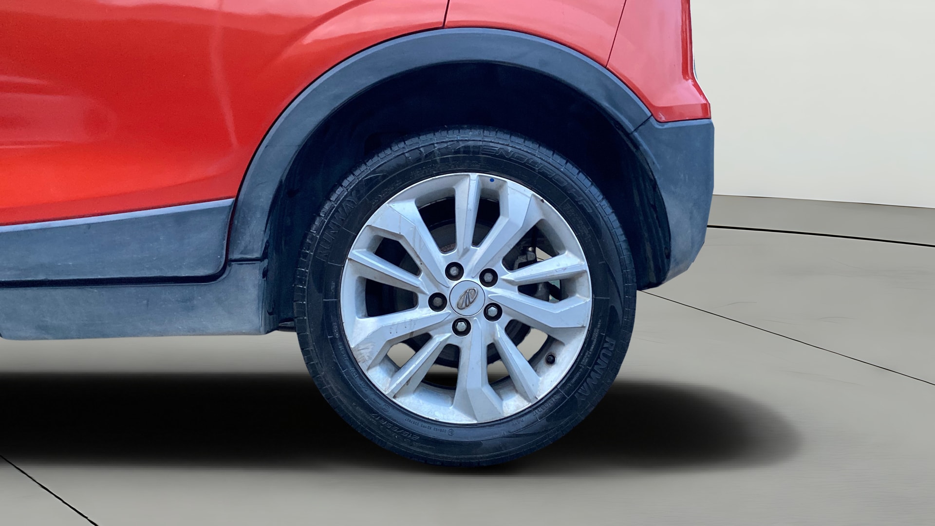 View 2019 Mahindra XUV300 W4 Petrol BS IV Image 12 Used 2019 Mahindra XUV300 W4 Petrol BS IV Image 12