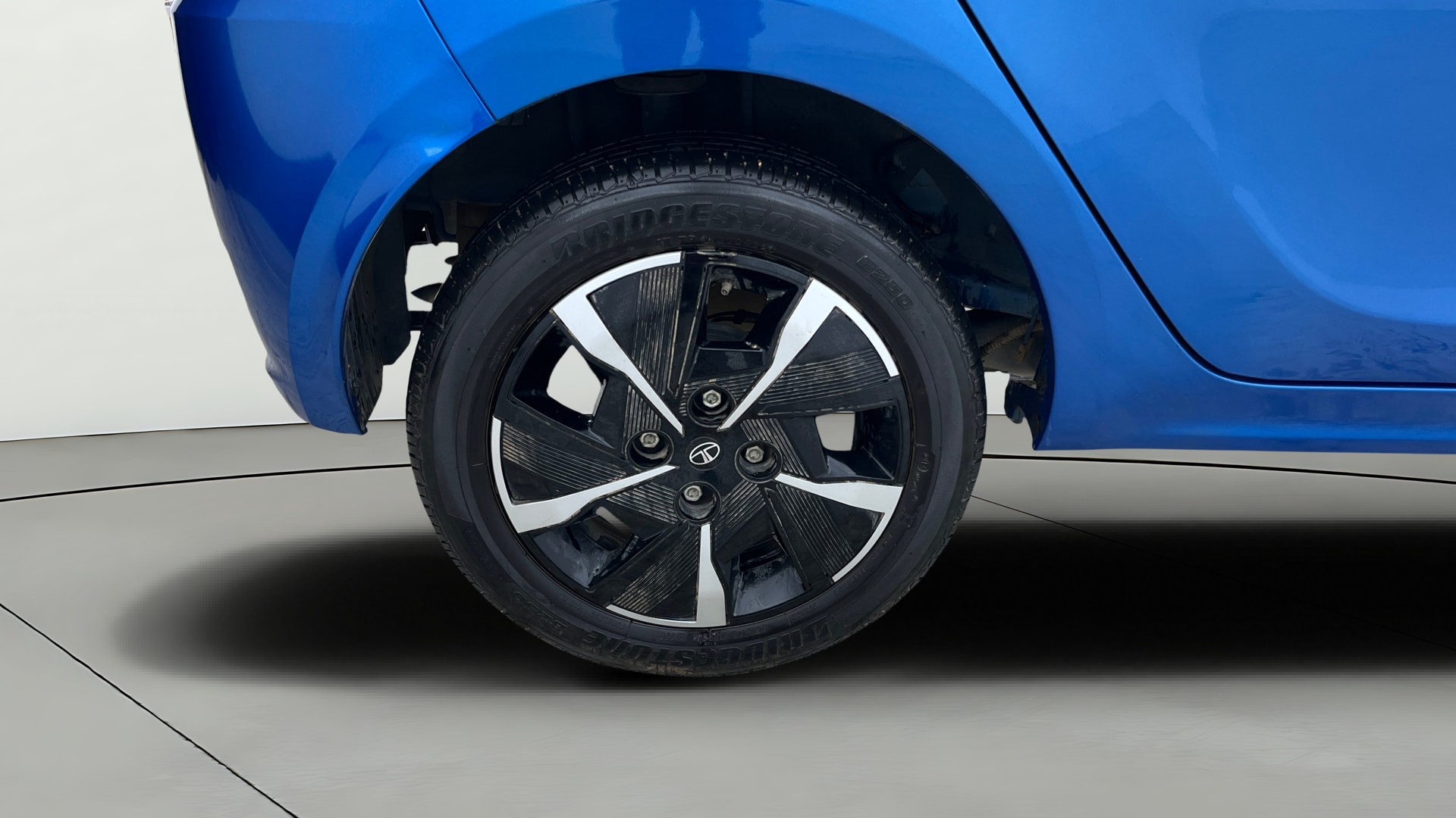 View 2025 Tata Tiago Revotorq XB Image 25 Used 2025 Tata Tiago Revotorq XB Image 25