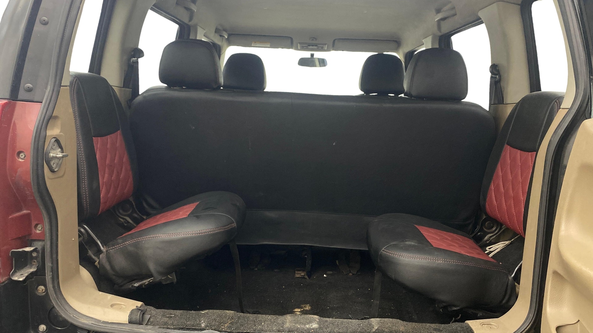 View 2017 Mahindra TUV300 T8 Image 13 Used 2017 Mahindra TUV300 T8 Image 13