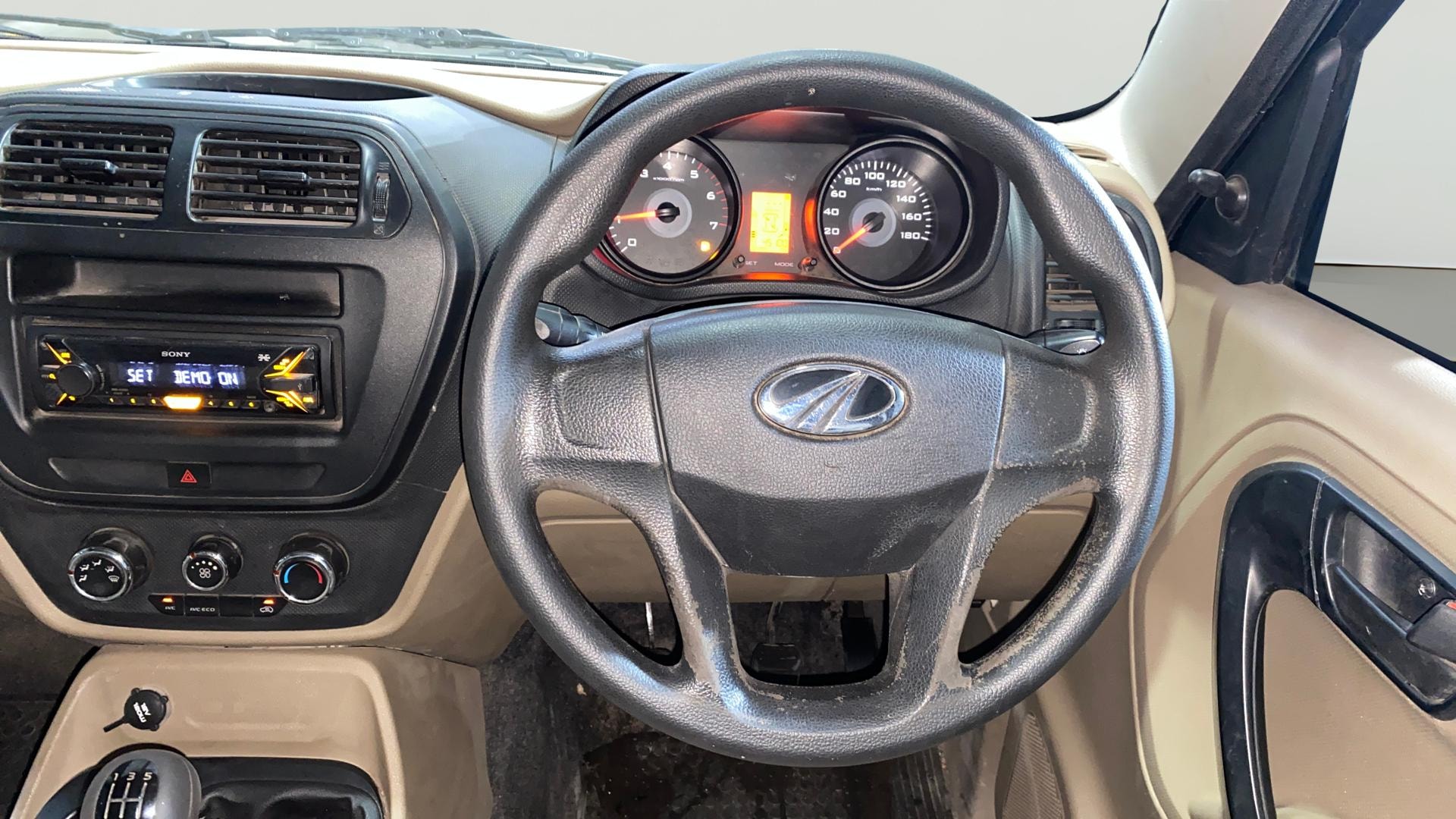 View 2017 Mahindra TUV300 T4 Image 21 Used 2017 Mahindra TUV300 T4 Image 21