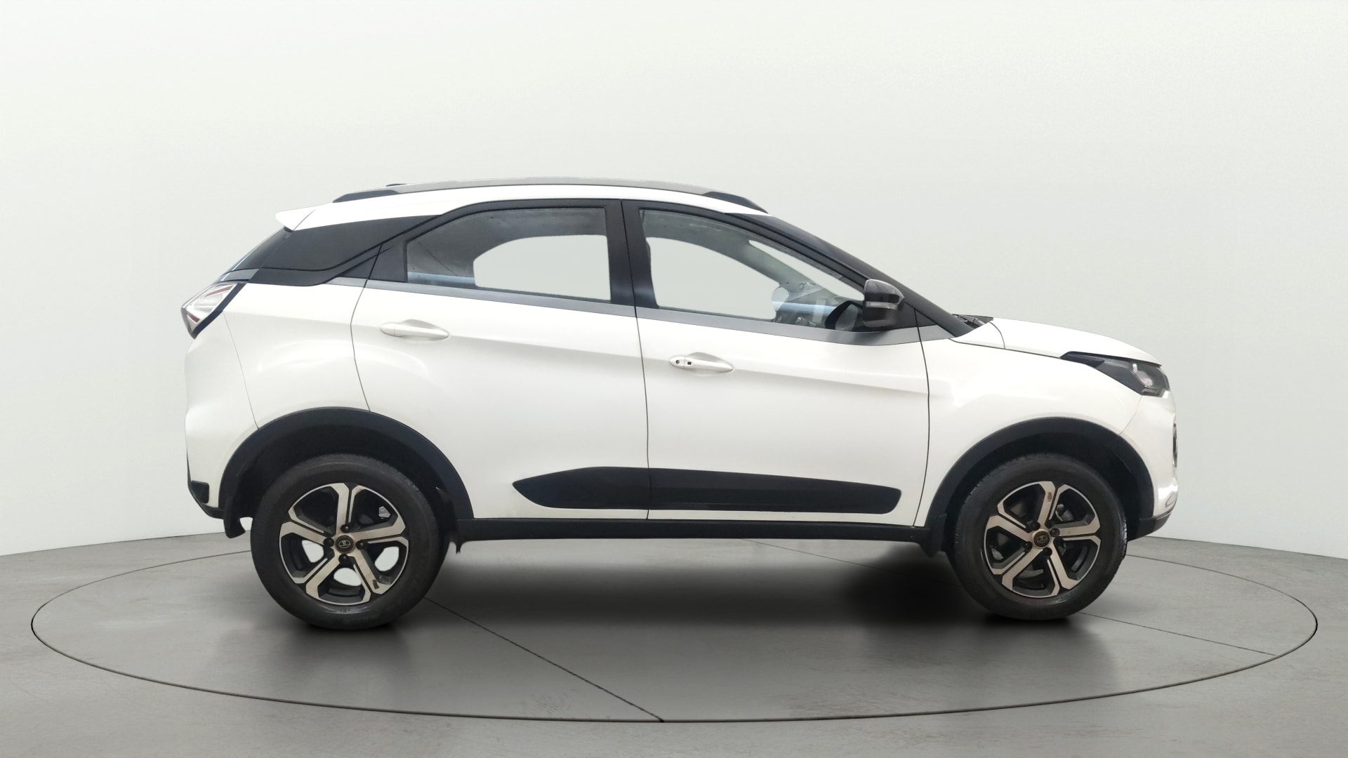 View 2021 Tata Nexon Revotron XE Image 9 Used 2021 Tata Nexon Revotron XE Image 9