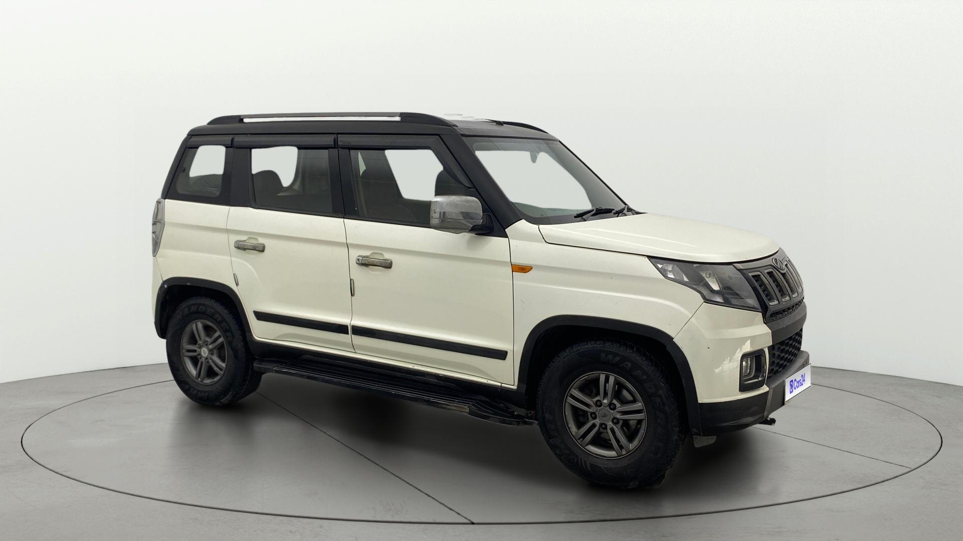 View 2019 Mahindra TUV300 T10 100HP Image 21 Used 2019 Mahindra TUV300 T10 100HP Image 21