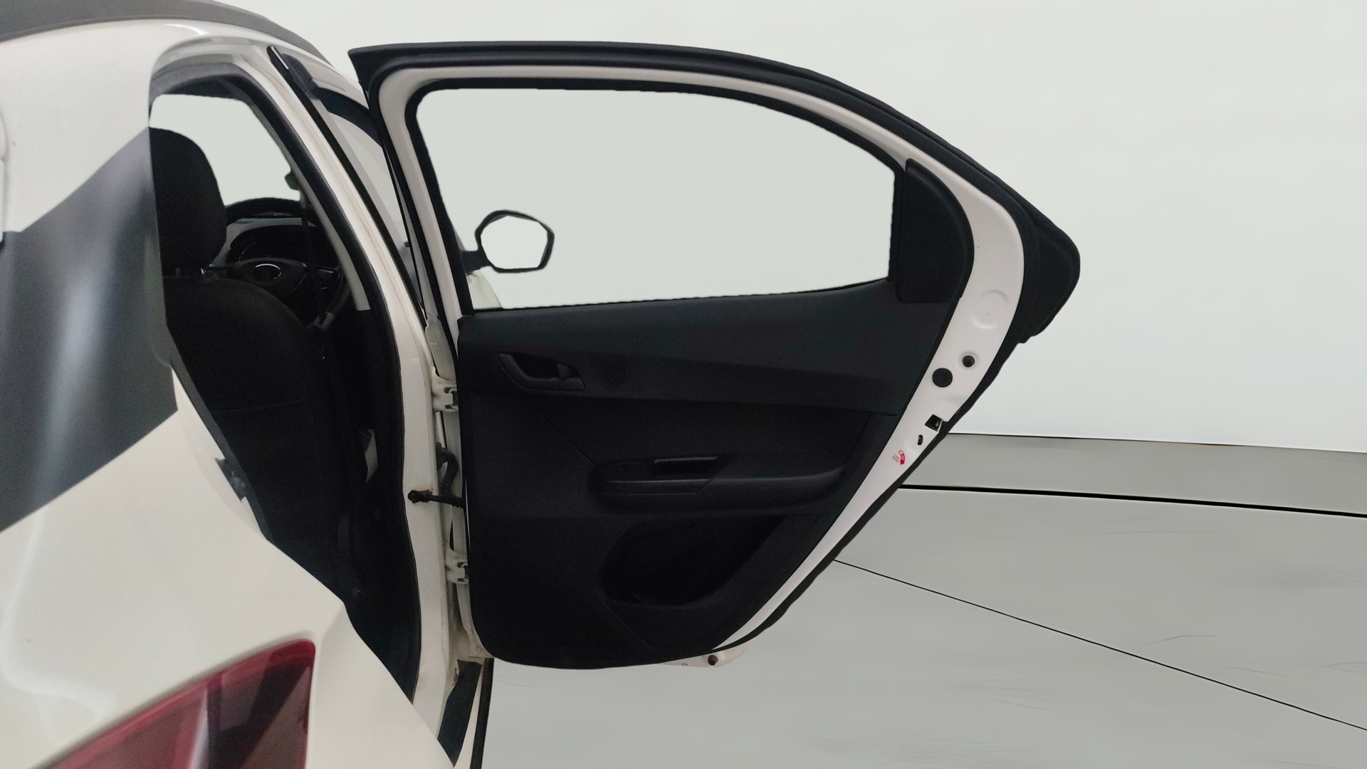 View 2024 Tata Tiago NRG XZ Revotron AMT Image 6 Used 2024 Tata Tiago NRG XZ Revotron AMT Image 6