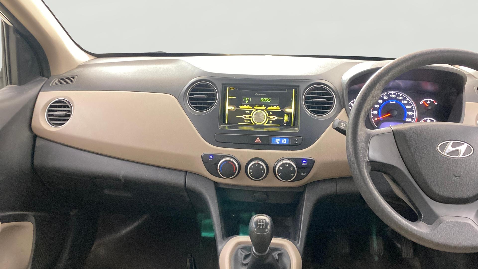 View 2015 Hyundai Grand i10 Magna 1.2 Kappa VTVT Image 17 Used 2015 Hyundai Grand i10 Magna 1.2 Kappa VTVT Image 17
